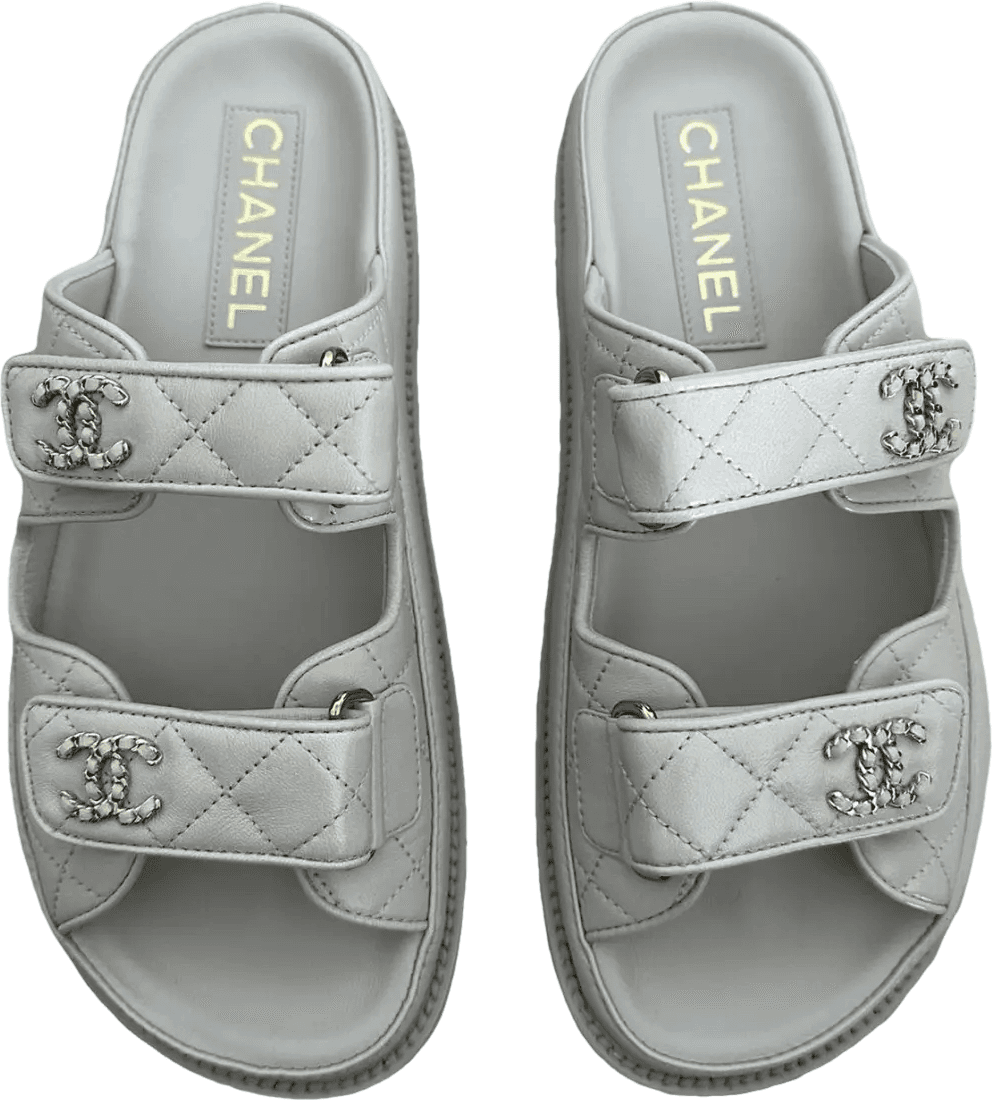 Sandales Chanel Quilted Slide Blanc avec Chaîne CC