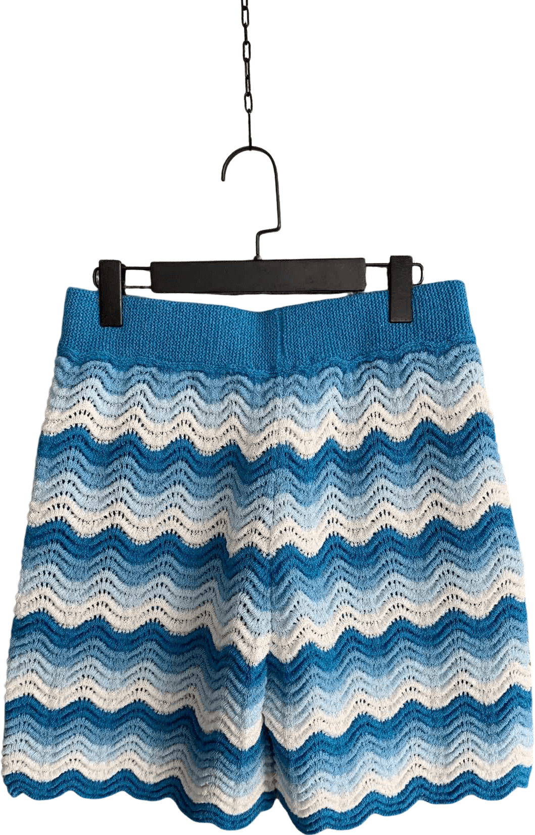 Short en Maille Côtelée à Motif Chevron Ondulé Bleu et Blanc